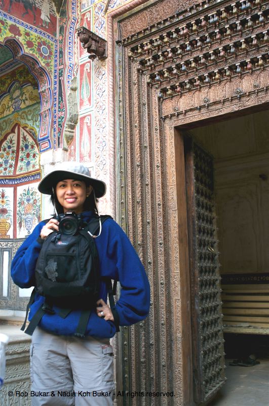 Nadia outside Haveli, Shekhawati