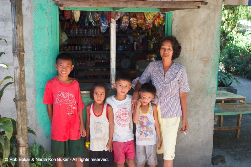 Aling Carmen and family