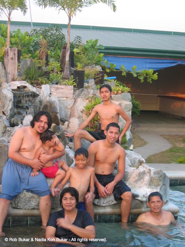 Tito Cil, Ating Tina, Troy, Perry, Jay Jay, Mac Mac, Zac